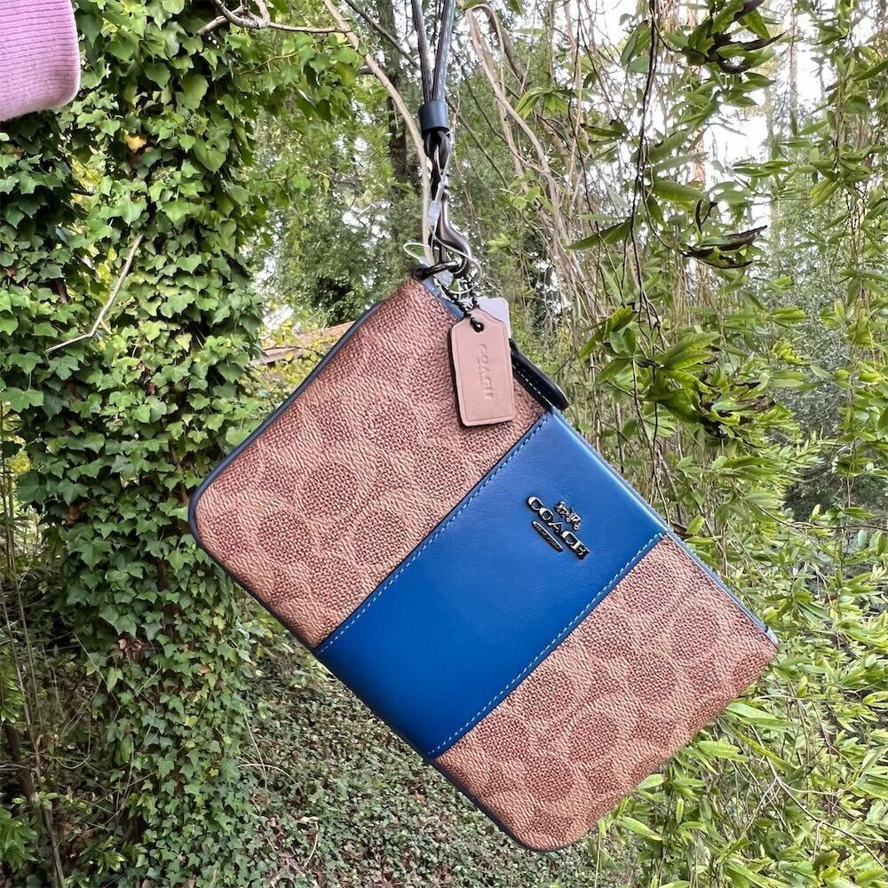 NWT COACH Small Wristlet In Color block Signature Canvas 32445 AUTHENTIC